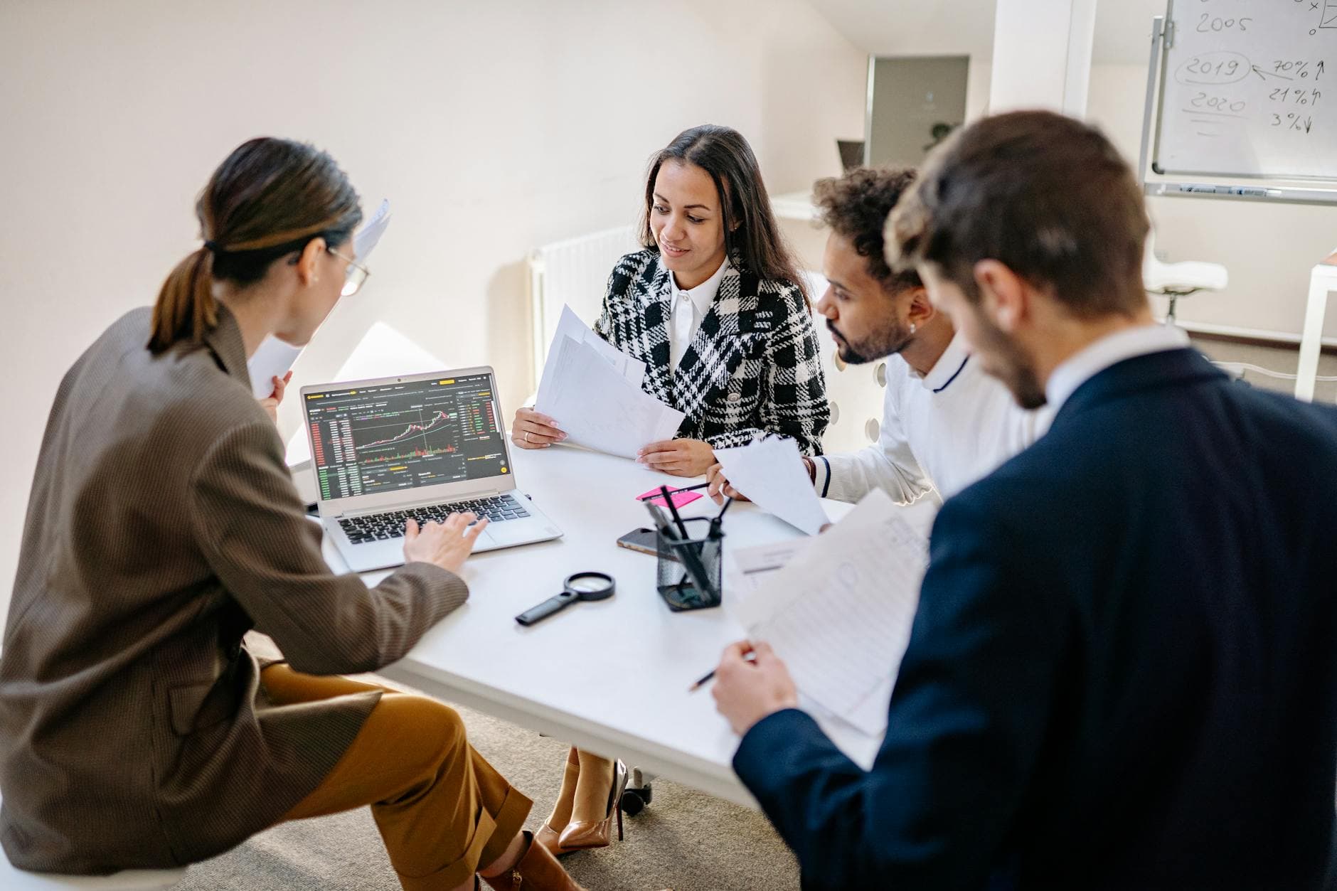 Data engineer, data analyst, data scientist : qui recruter en premier ?